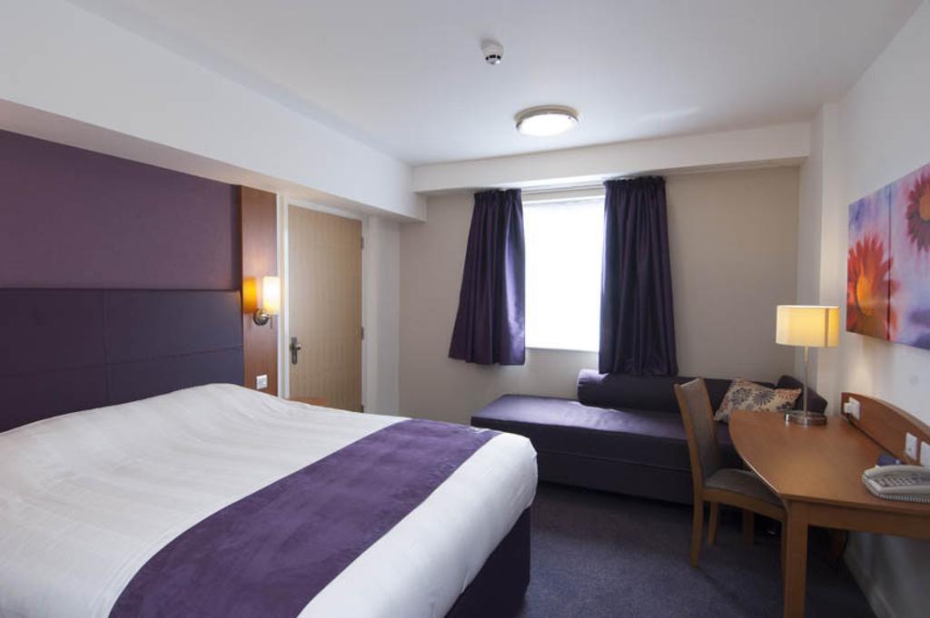 Premier Inn Belfast City Centre - Cathedral Quarter Δωμάτιο φωτογραφία