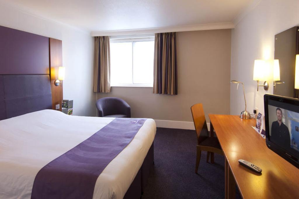 Premier Inn Belfast City Centre - Cathedral Quarter Δωμάτιο φωτογραφία